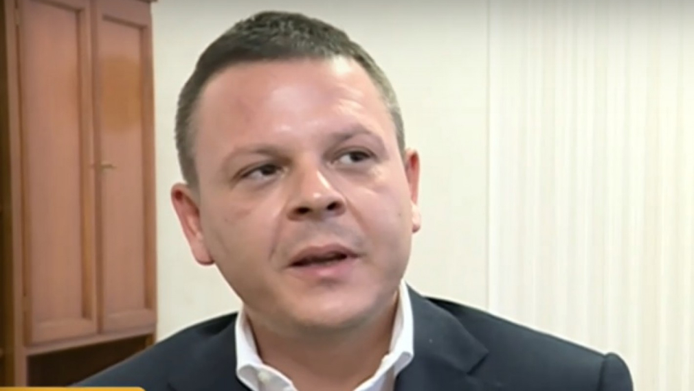 Министърът на транспорта: Собственикът на „Вера Су” играе театър