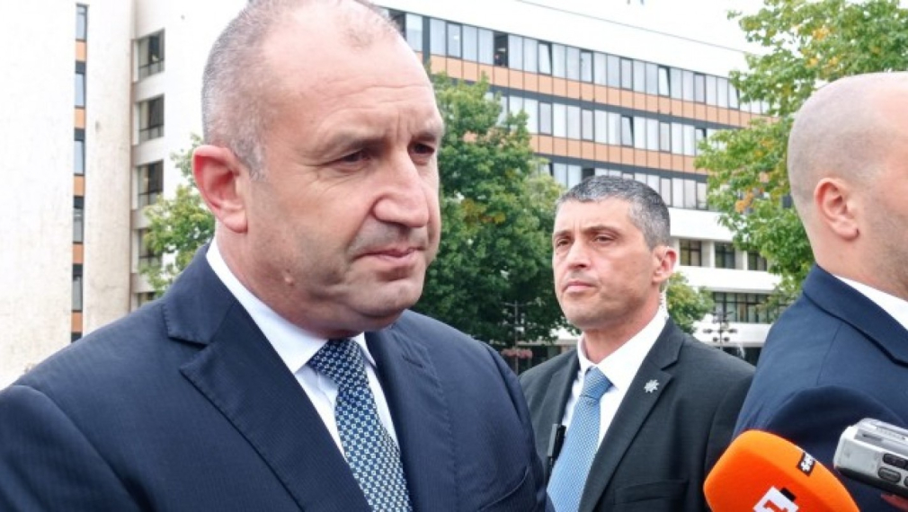 Радев отговори на Панов: Аз съм човек на дълга