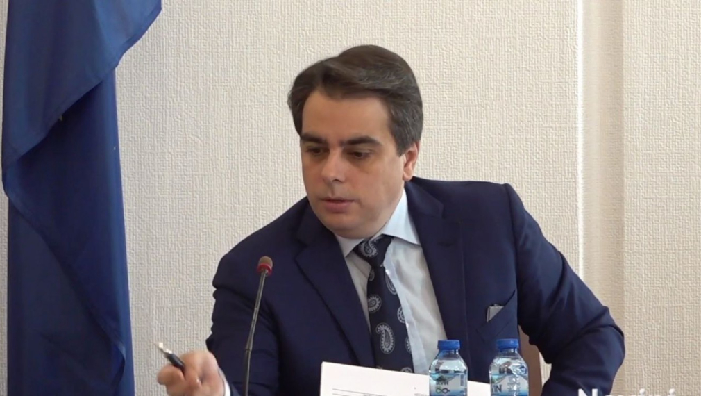 Асен Василев излязъл от управлението на офшорна фирма година преди да стане министър