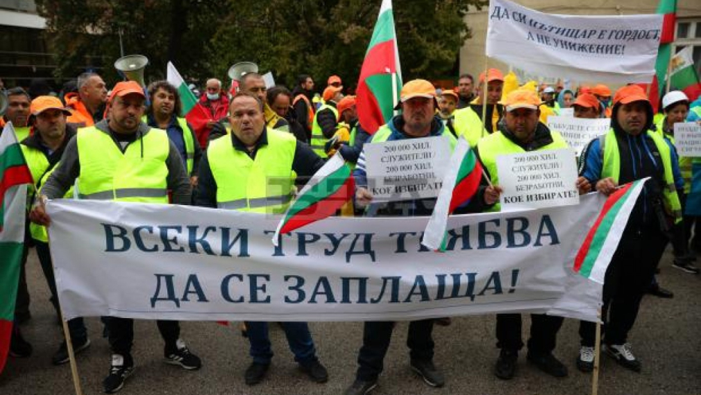 Министър Комитова не се яви на срещата с пътните строители, искат оставката ѝ