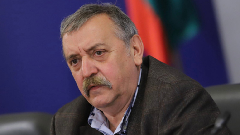 Кантарджиев: В момента умиращите от COVID са повече от тези през третата вълна