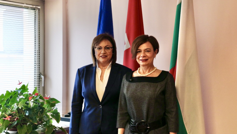  Корнелия Нинова се срещна с турския посланик в централата на партията