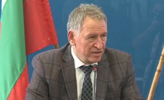 Стойчо Кацаров: Ако се стигне до затваряне, последни ще бъдат училищата