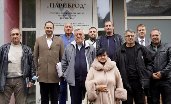 Българите в Цариброд и Босилеград алармираха Петър Витанов за проблеми с паспортите и образованието
