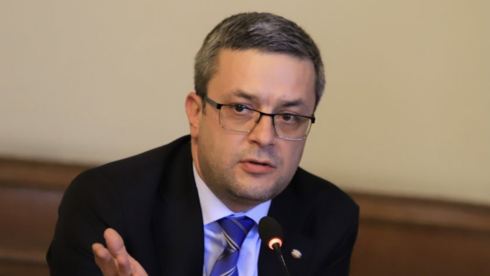 Тома Биков: Кой има полза от катастрофата в "Демократична България" – ГЕРБ или „Продължаваме промяната”