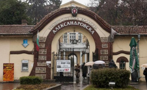 "Александровска" и "Пирогов" спират плановите операции въпреки уверенията на Кацаров 