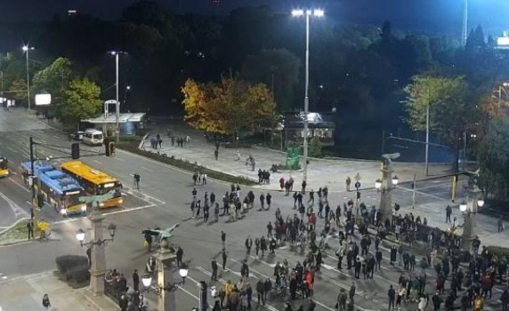 Протестиращи срещу новите мерки блокираха Орлов мост