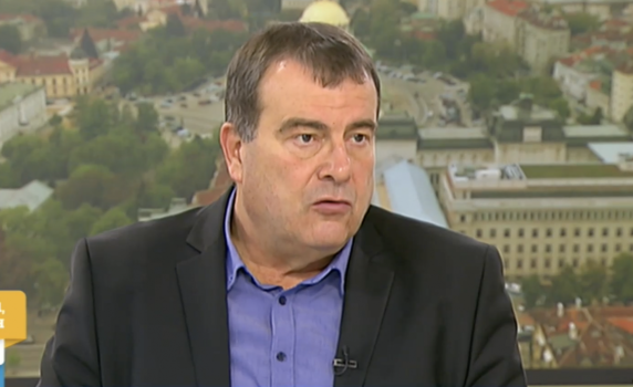 Зам.-министър: До 4 седмици учителите и държавните служители също със зелен сертификат