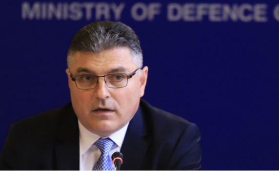 Министър Панайотов призова армията да се ваксинира срещу Covid