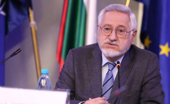 Ангел Димитров: С РС Македония трудно ще излезем от 11 век