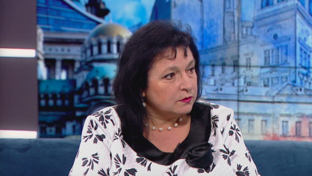 Доц. Гломб: Антителата не доказват, че сме предпазени от вируса