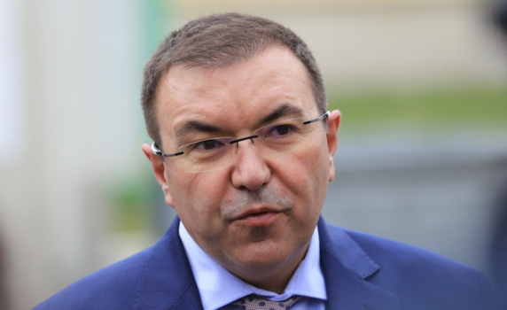 Проф. Ангелов: Г-н Радев, пиша този пост, за да ви "доложа": легла за болни - няма 