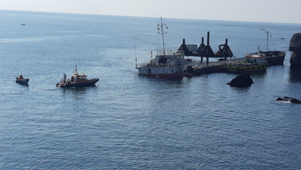 Изтеглиха кораба "Вера Су" от скалите край Камен бряг