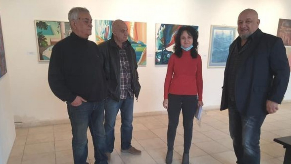 Красен Кралев посети годишната изложба на варненските художници