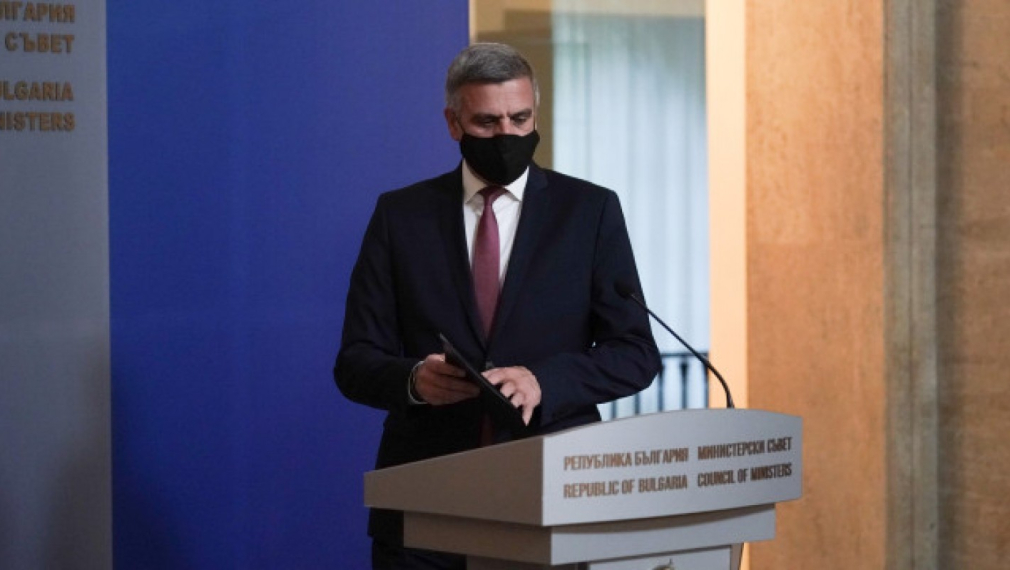 Янев от Глазгоу: Служебният кабинет прави всичко възможно да няма локдаун