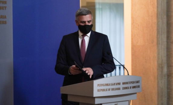 Янев от Глазгоу: Служебният кабинет прави всичко възможно да няма локдаун