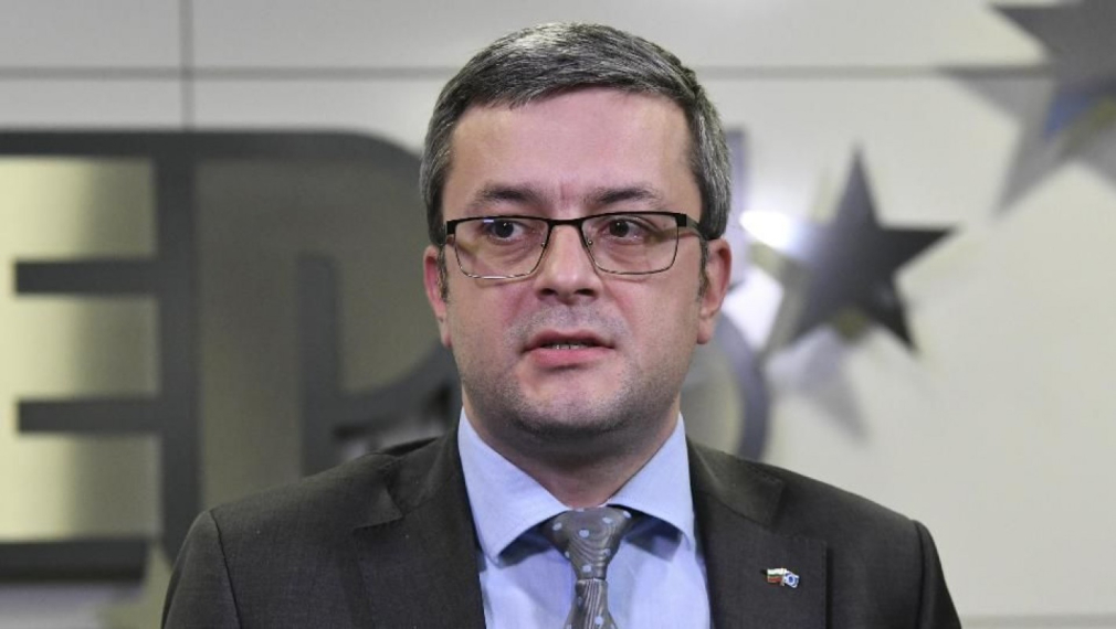 Тома Биков: Правителството на Янев не решава, а изостря политическата криза