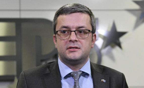 Тома Биков: Правителството на Янев не решава, а изостря политическата криза