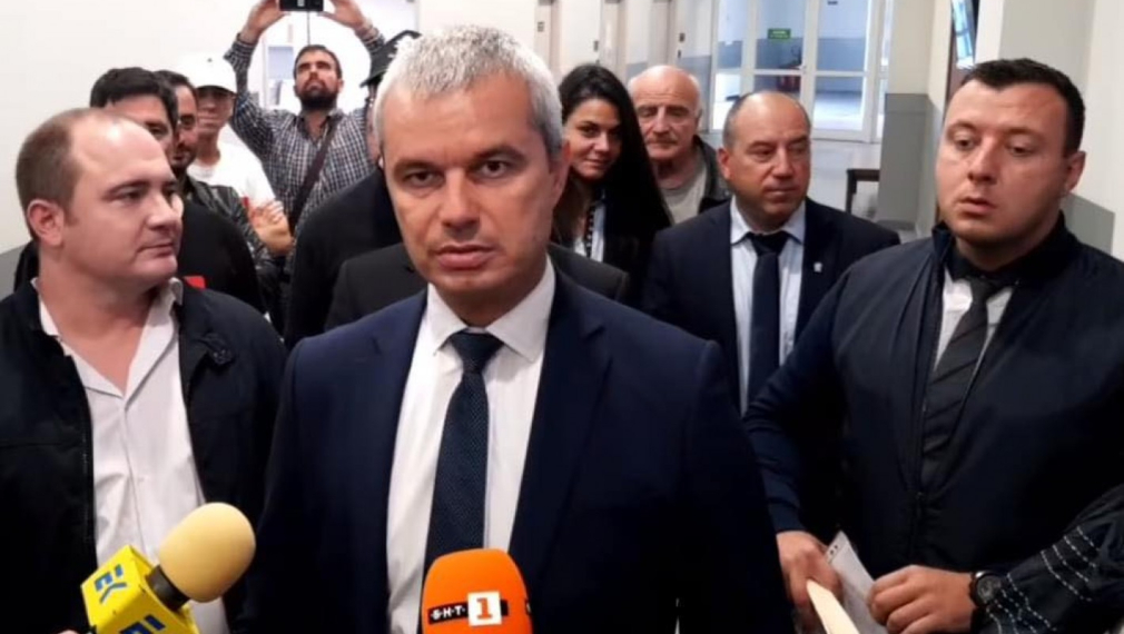 Костадинов: "Възраждане" изплаши правителството на Радев за еврото