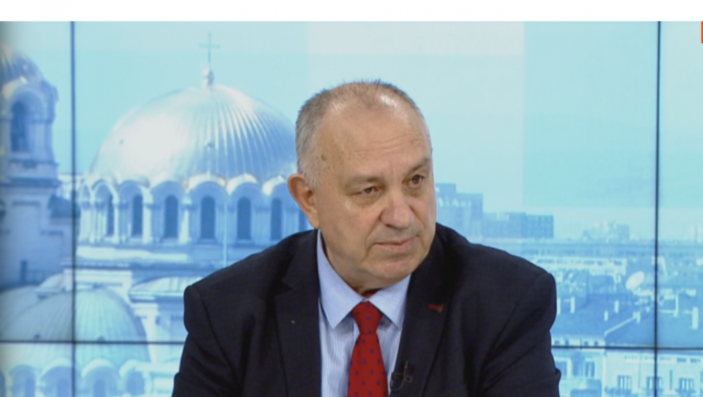 Зам.-министър: Осигурени са достатъчно COVID тестове за най-малките