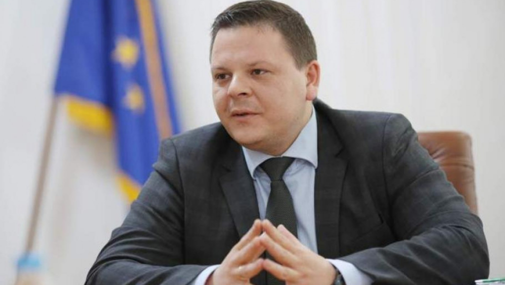 Министър Алексиев: Домусчиев държи 20% в концесията за летище "София", договорът не се изпълнява