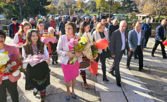 Нинова в Калофер: Само БСП съчетаваме в едно промяна, стабилност и предвидимост