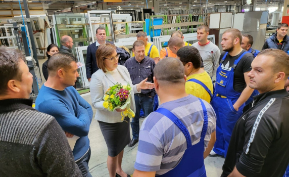 Корнелия Нинова пред работници: Вие сте най-ценният капитал