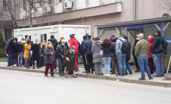 Намаляват българите, които не смятат да се ваксинират