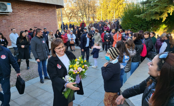 Нинова в Горна Малина: Ние даваме работещи решения, а не празни обещания