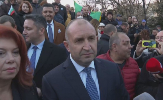 Радев: Няма драма - анексирането на Крим е незаконно, но в момента е руски