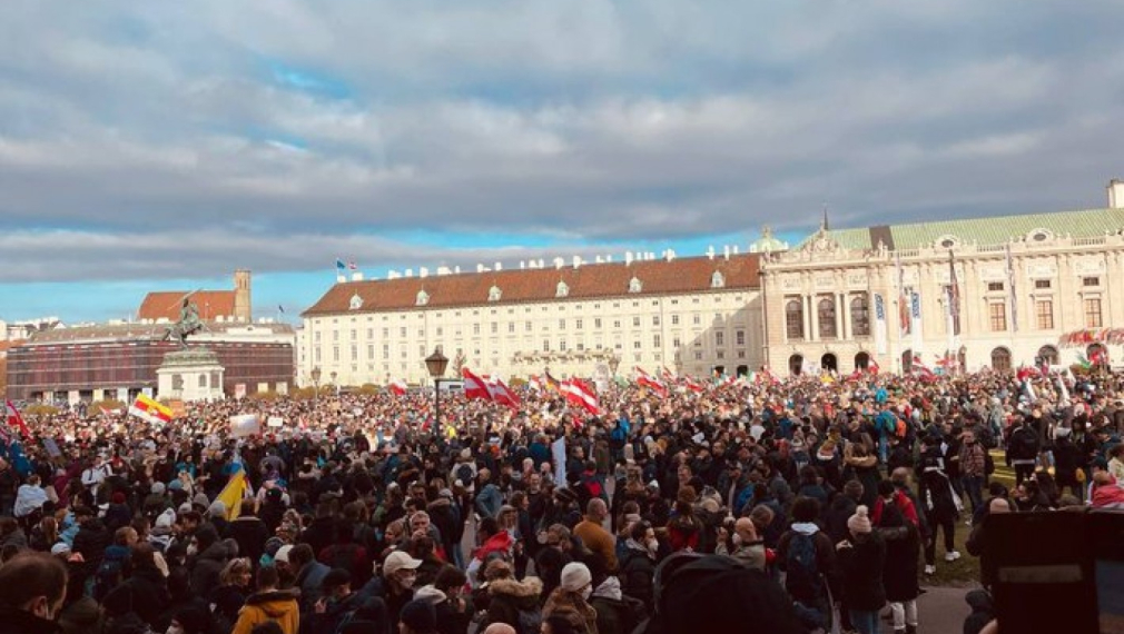 Безредици на протест във Виена срещу локдауна и задължителната ваксинация (видео)