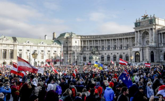 Седем арестувани в Хага при протести срещу локдауна