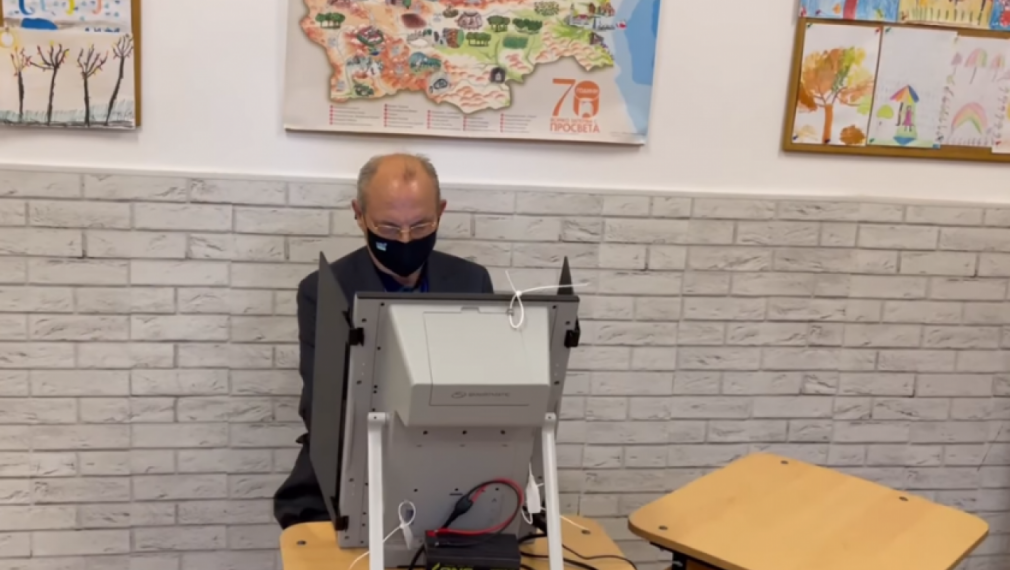 Доган гласува за президент (видео)