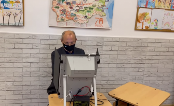 Доган гласува за президент (видео)