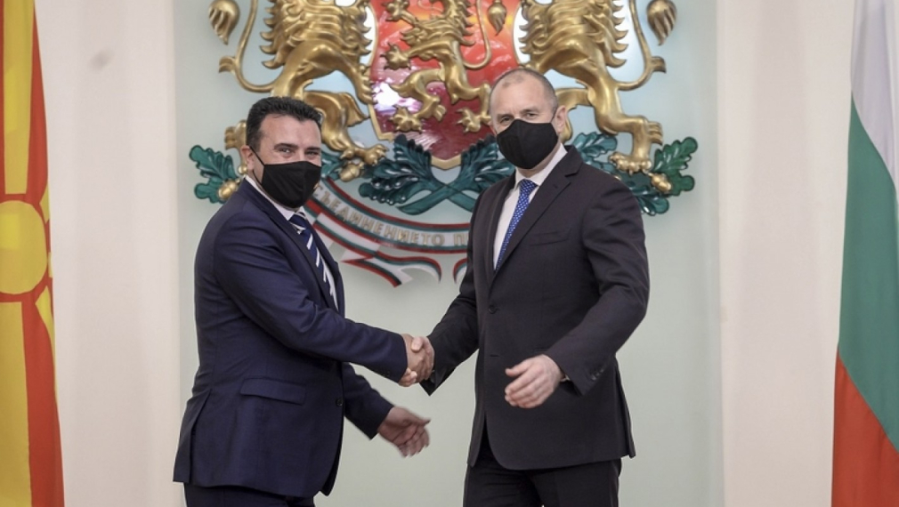 Заев честити победата на Радев в телефонен разговор