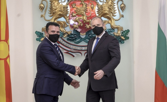 Заев честити победата на Радев в телефонен разговор