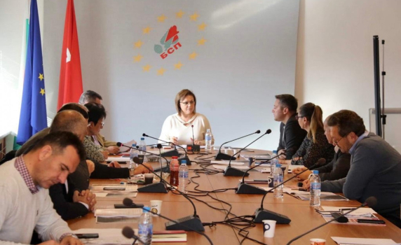 Корнелия Нинова ще ръководи преговорния екип на БСП за съставяне на правителство