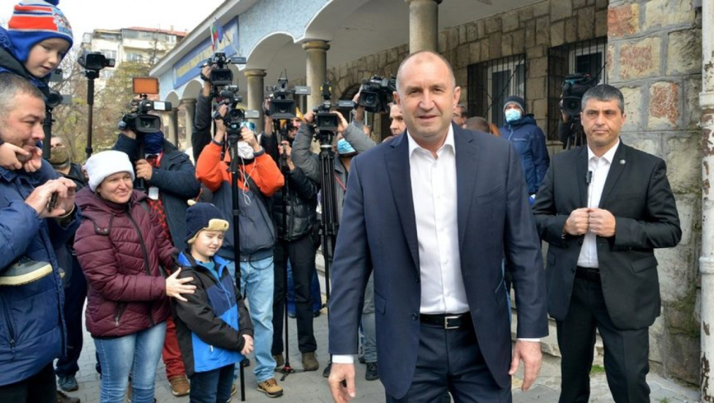 Румен Радев печели и в ромските секции