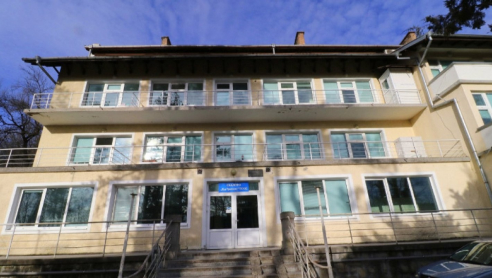 Белодробната болница във Велико Търново търси сестри - заплата 2 650 лв.