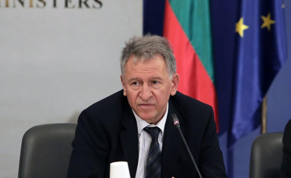 Стойчо Кацаров: Успяхме да пречупим тази вълна. Златен медал за проф. Кожухарова