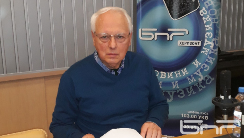 Велизар Енчев: Консултации на партии в мол изглеждат като търговия