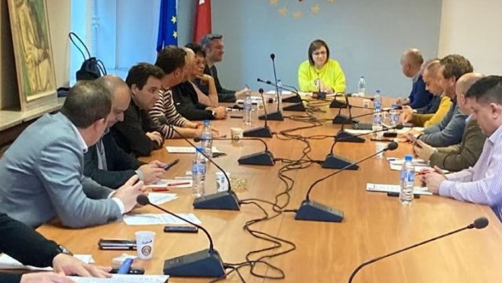 Нинова: Необходимо е писмено коалиционно споразумение преди разговор за министри