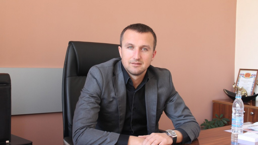 За първи път у нас: Община вдига заплатите на ваксинирани служители