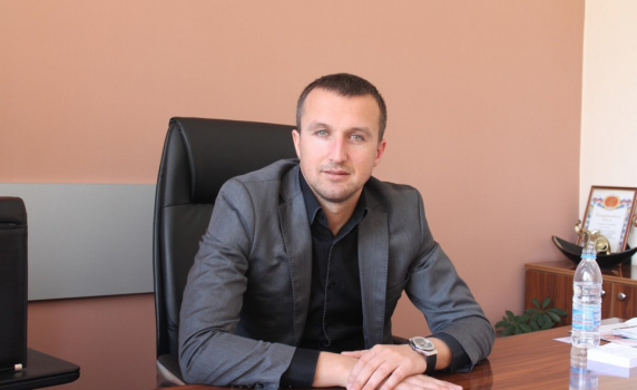 За първи път у нас: Община вдига заплатите на ваксинирани служители