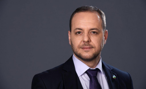 Зеленият Борислав Сандов ще го правят министър без един ден трудов стаж 