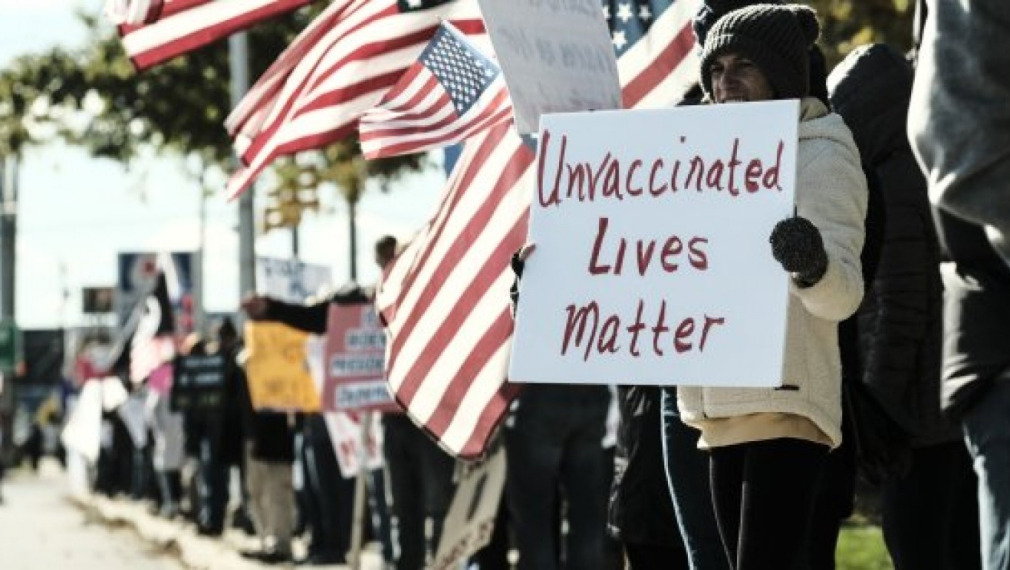 Съд спря задължителната ваксинация на медици в 10 американски щата
