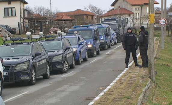 Над 150 полицаи издирват въоръжен мъж край Сърница, стрелял по съсед и ранил с нож жена