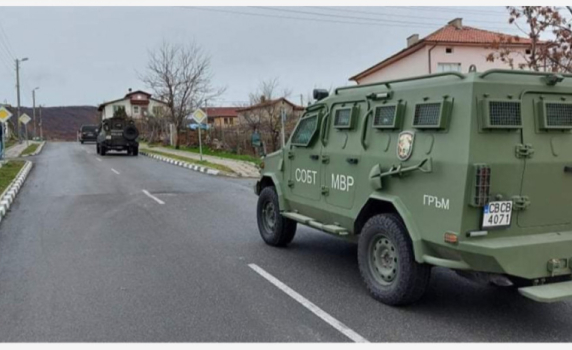 Заловиха издирвания въоръжен мъж в Хасковско