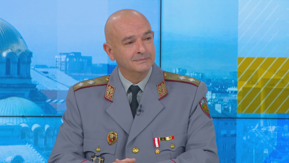 Ген. Мутафчийски: Над 90% от COVID-пациентите във ВМА са неваксинирани