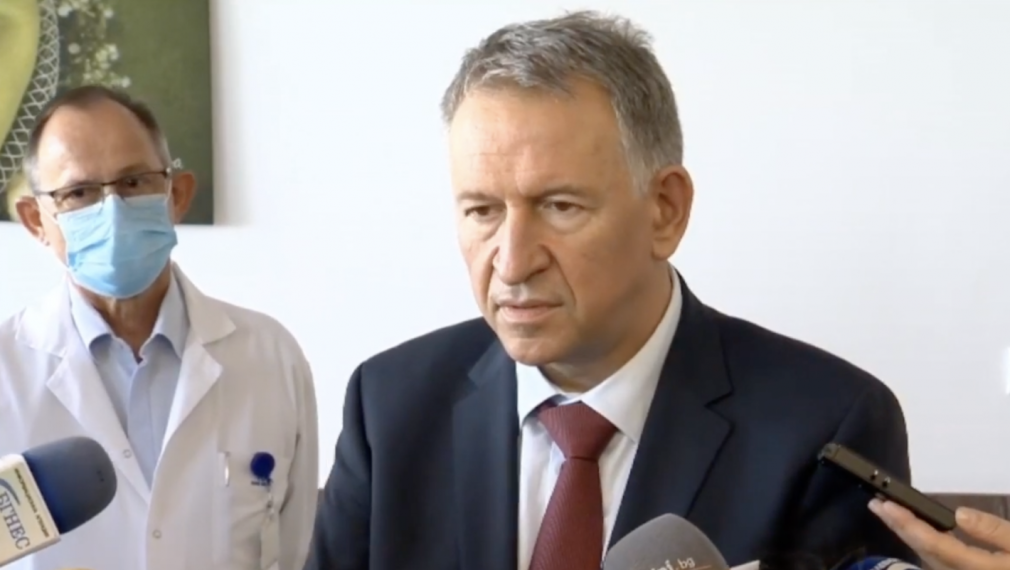 Кацаров: МОН трябва да реши дали големите ученици могат да се тестват с тестове за възрастни